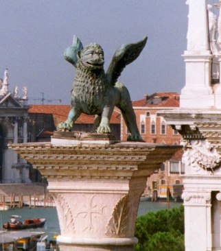 Lion_of_Venice_on_column_in_Piazzetta_Venice